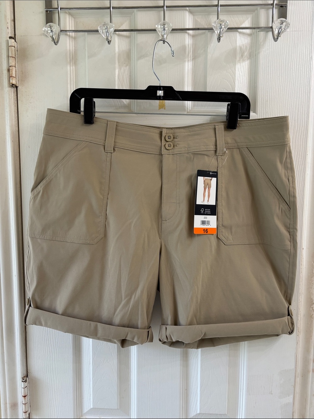 Eddie Bauer Women's Brown Flat-Front Bermuda Shorts. NWT